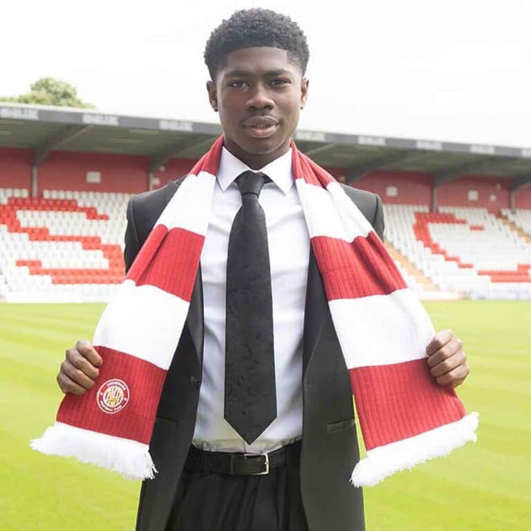 A "dynamic full-back" is the description of Divine Okwara, a First Year Scholar who made his first team debut in October 2025
