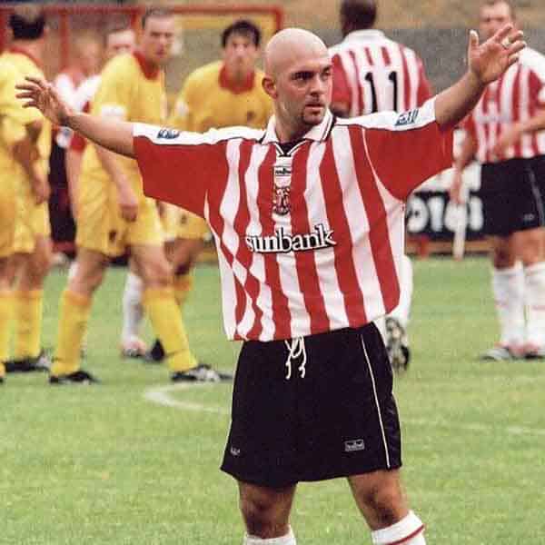 A central midfielder with a fair amount of Football League experience, Ben Worrall signed for Boro' in the early part of the 2000-1 season